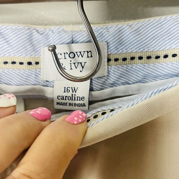 Crown & ivy women’s size 16 W Caroline tan khaki high rise shorts with pockets - Picture 2 of 4